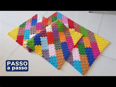 Four Crocheted Placemats On The Floor With Words That Read Passo A Passo