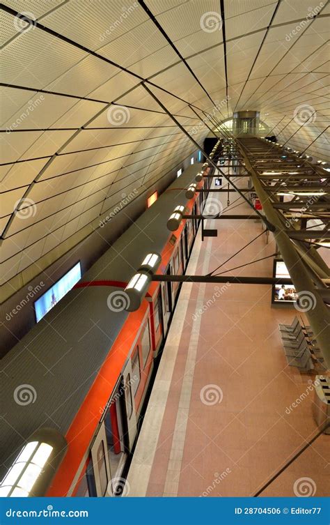 Treno Del Bahn Di S Della Stazione Ferroviaria Dell Aeroporto Di