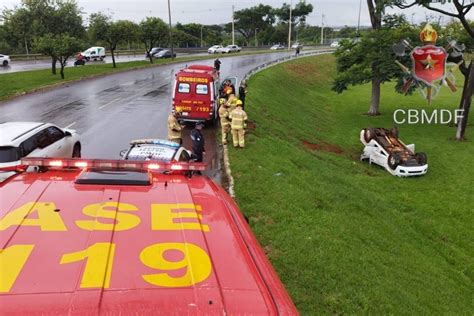 Carro quatro ocupantes perde controle e capota na EPNB Vídeo