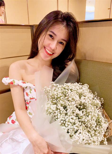 Trở về từ Đà Nẵng nàng hot girl dù chỉ ở yên trong nhà vẫn bất chấp để xinh đẹp