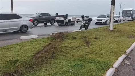 Motorista Perde Controle Do Carro Atropela Pedestre E Capota No Pontal