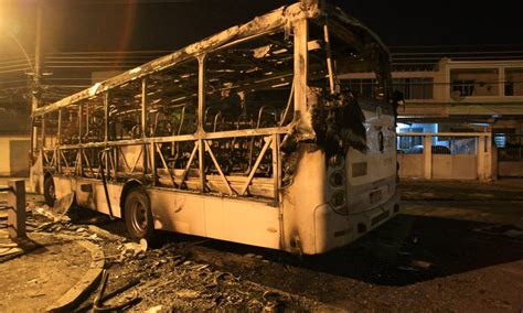 Manifesta O Termina Em Tiroteio E Tr S Nibus Queimados Na Penha