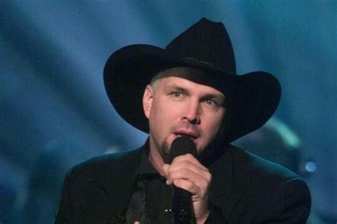 Pin By Crystal Holbrook On Garth Brooks Fan Garth Garth Brooks