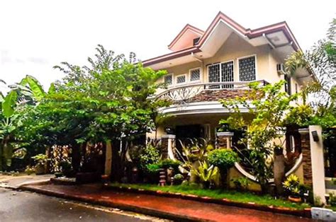 A FULLY FURNISHED 7 BR 2 STOREY HOUSE WITH ATTIC FOR SALE IN LAS PIÑAS