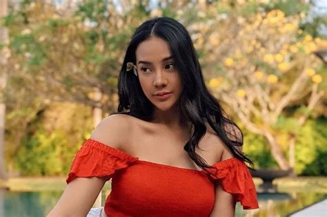 Pamer Foto Bersantai Pakai Bikini Saat Liburan Ke Bali Anya Geraldine