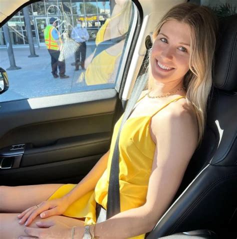 Kiều nữ Giorgi khổ vì đẹp Bouchard thoát mác hot girl tiệc tùng