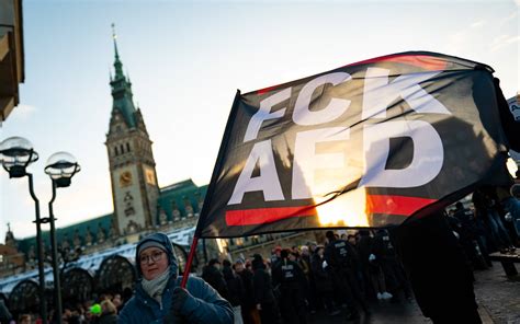 Massenandrang Hamburger Demo Gegen Rechts Abgebrochen