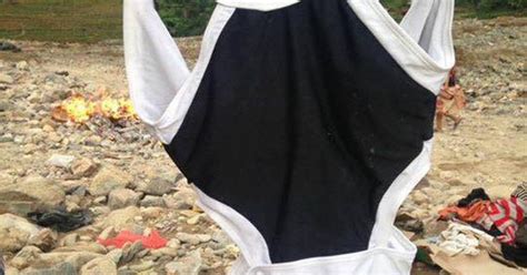 Tặng bikini cho người dân vùng lũ Khi những món quà từ thiện được trao đi không đúng cách
