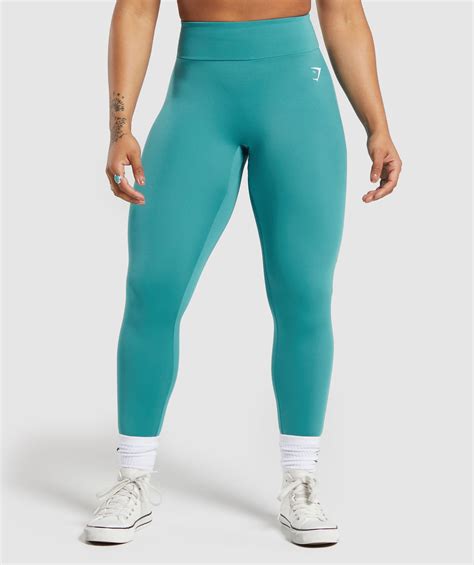 Damen Sport Bekleidung & Workout Accessoires | Gymshark