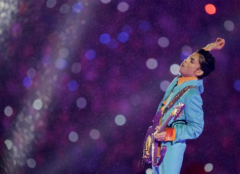 Greatest Super Bowl halftime show ever, and more Prince moments in sports