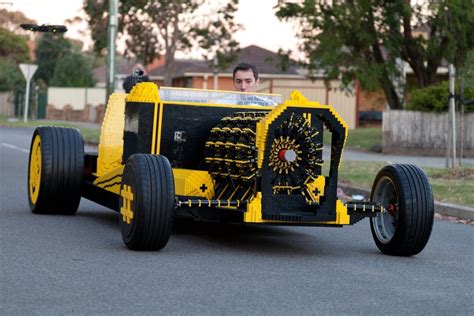 Настоящий автомобиль из лего с воздушным двигателем