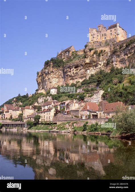 chateau de beynac  village  river dordogne beynac  cazenac