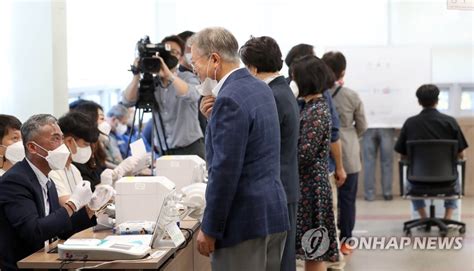 韩前总统文在寅参加六一地选缺席投票 韩联社