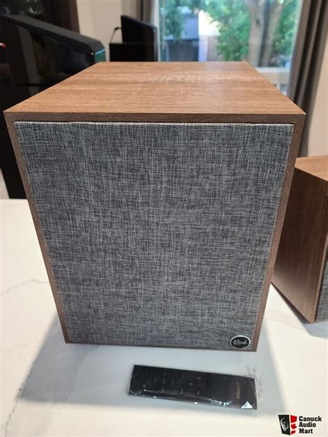 Klipsch Promedia Heritage 21 Walnut Desktop Speaker System Photo