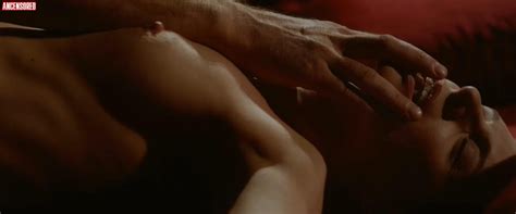 Naked Véronique Picciotto in Suivez la flèche