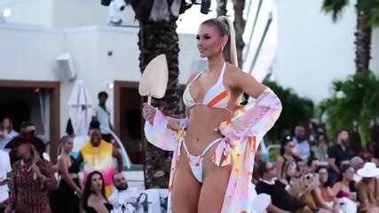 Hot Models 01 Pasarela