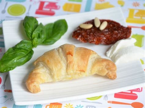 Mini croissants mozzarella tomates séchées basilic Recette par