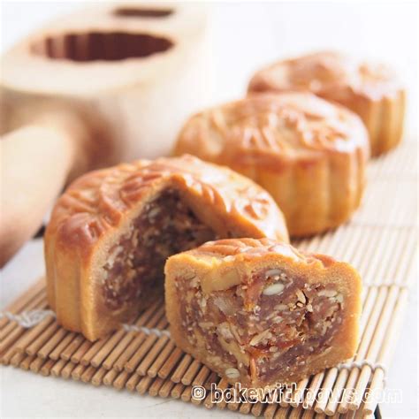 Five Nuts Mooncake with XO Sauce - BAKE WITH PAWS