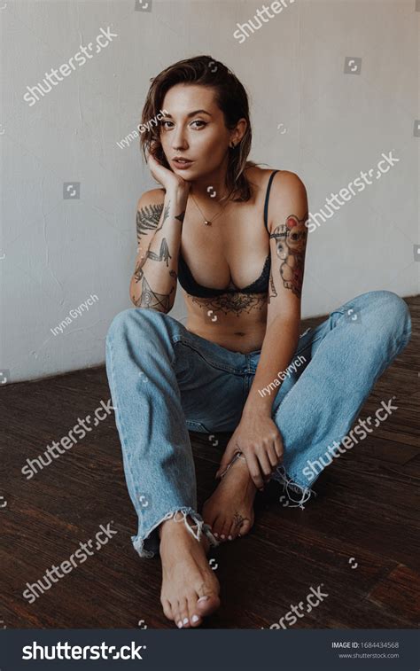 Lingerie Tattoo Bilder Stockfotos Und Vektorgrafiken Shutterstock