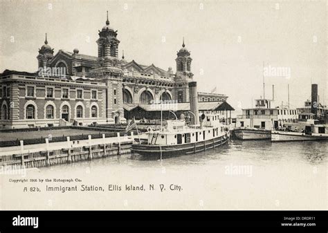 Ellis island immigrants 1900s hi-res stock photography and images - Alamy