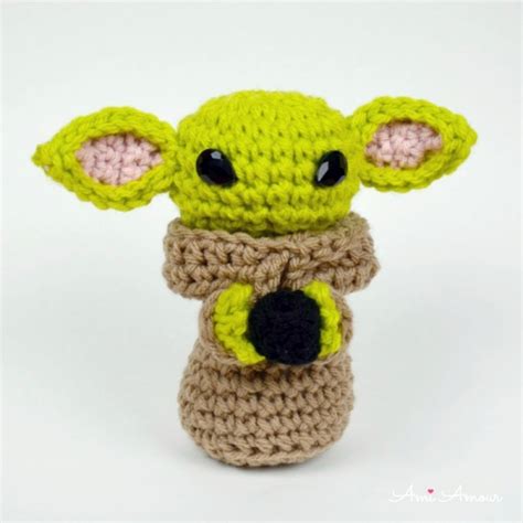 Baby yoda sipping soup - Free amigurumi pattern