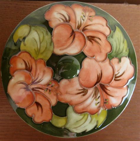 Moorcroft Walter 1968 1978 Coral Hibiscus On Green Lidded Bowl