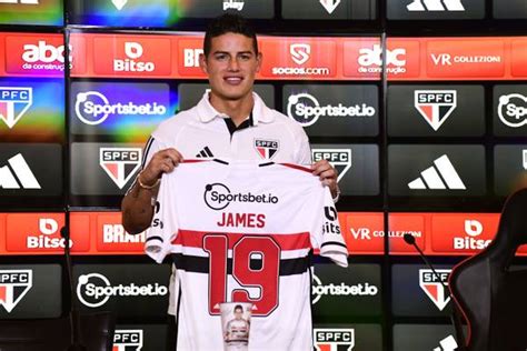 James Rodríguez pede para trocar número da camisa no São Paulo