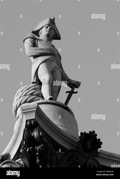 Statue De Seigneur Horatio Nelson Banque Dimages Noir Et Blanc Alamy