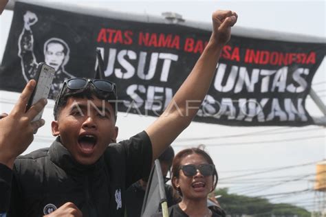 Aremania Protes Penanganan Kasus Tragedi Kanjuruhan Antara Foto