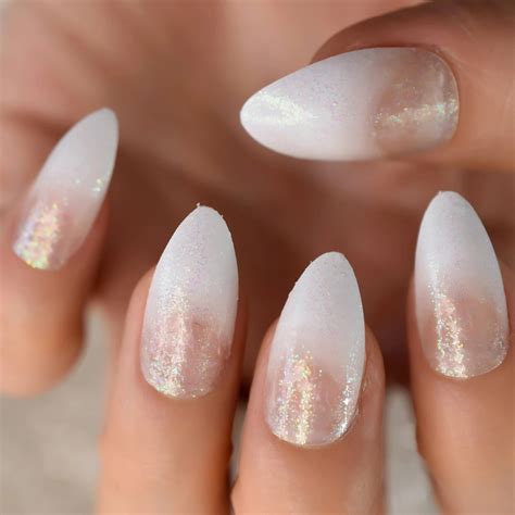 Chiêm ngưỡng mẫu ombre nails and glitter được yêu thích nhất