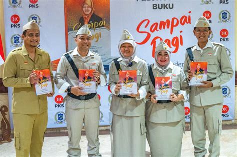 Launching Buku Perdana Di Momen Hari Pahlawan Pimpinan DPRD Banjir