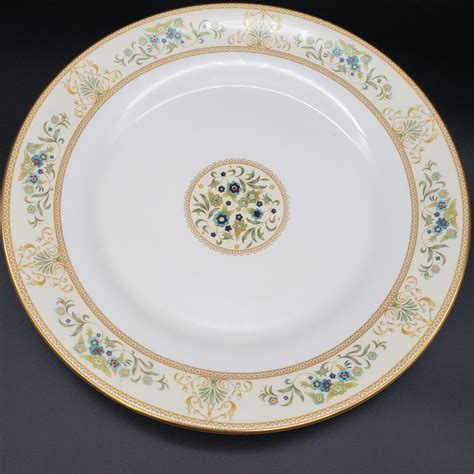 Wedgwood Ivory Agincourt R Bone China Dinner Plate Floral Gold Trim