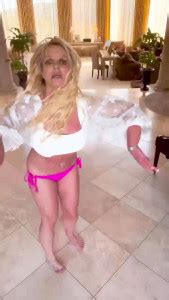 Insta Vid Rg Britney Spears A Lot Of Hip Shaking In Bikini Bottoms And White Top