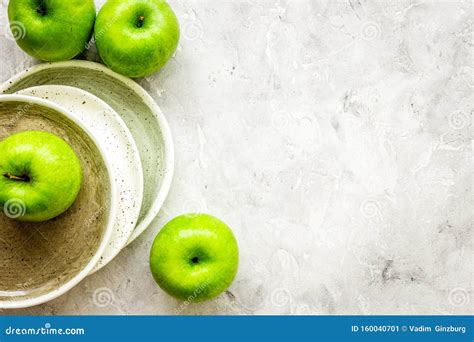 Frutas Verdes Org Nicas Frescas Con Las Manzanas En La Maqueta Blanca