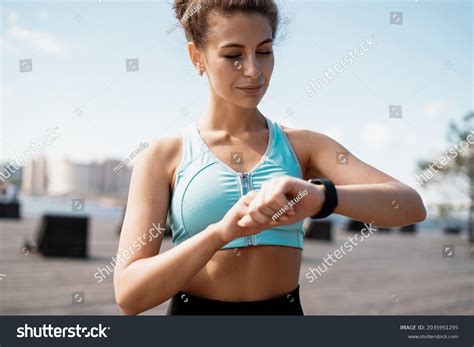 Fitness Healthy Lifestyle Uses Smart Watch Stock Photo 2035951295 ...