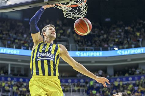 Fenerbahçe routs Efes in Basketball Süper Lig Finals opener Daily Sabah