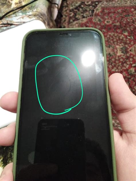 Weird Circle Appear On Screen Iphone 12 Apple Community