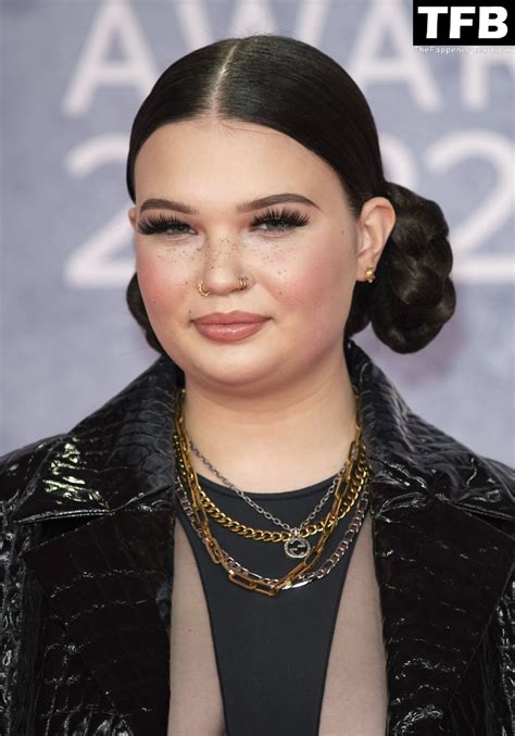 Lola Young Tits (35 Photos) - Sexy e-Girls🔞