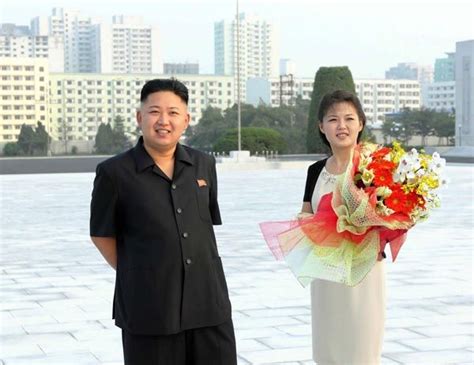 人民武力部ににある金日成主席と金正日総書記の銅：北朝鮮 金正恩氏 写真特集：時事ドットコム