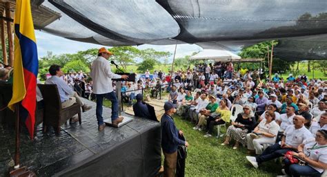 Gobierno Entrega Finca Del Exjefe Paramilitar Carlos Casta O A