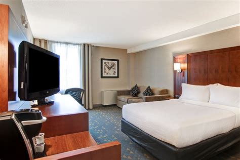 Holiday Inn Oakville Centre, an IHG Hotel Oakville, Ontario, CA - Reservations.com