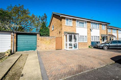 Eastdale Close Kempston Bedford Mk42 3 Bed Semi Detached House £