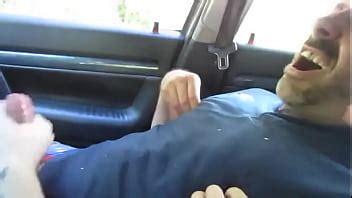 Ayudando A La Mano En El Coche XVIDEOS