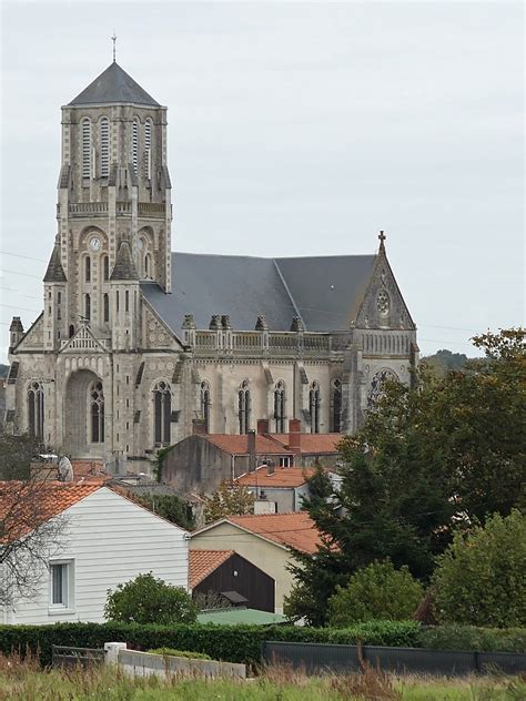 Photo à Saint Étienne du Bois 85670 L église Saint Étienne du