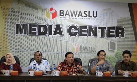 Bawaslu Pemasangan Baliho Capres Boleh Saja Asal Asumsi