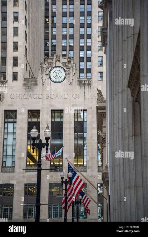 Facade of the Chicago Board of Trade Building, an Art Deco skyscraper ...