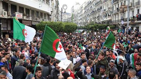 الحراك في الجزائر مستمر Youtube