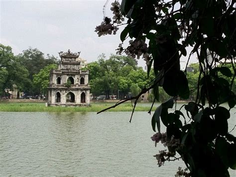 Hồ Hoàn Kiếm (Hoan Kiem Lake) in Hoàn Kiếm, Thành Phố Hà Nội Hanoi ...