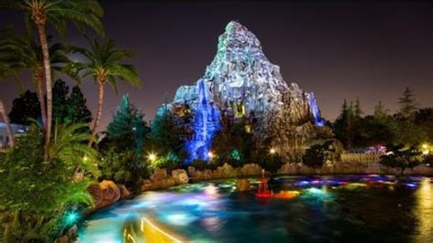 Matterhorn Disneyland Nacht