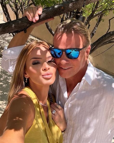 Monika Ordowska Wdzi Czy Si W Czarnym Bikini Na Pla Y Ch Odz C Cia O Pod Prysznicem Pudelek